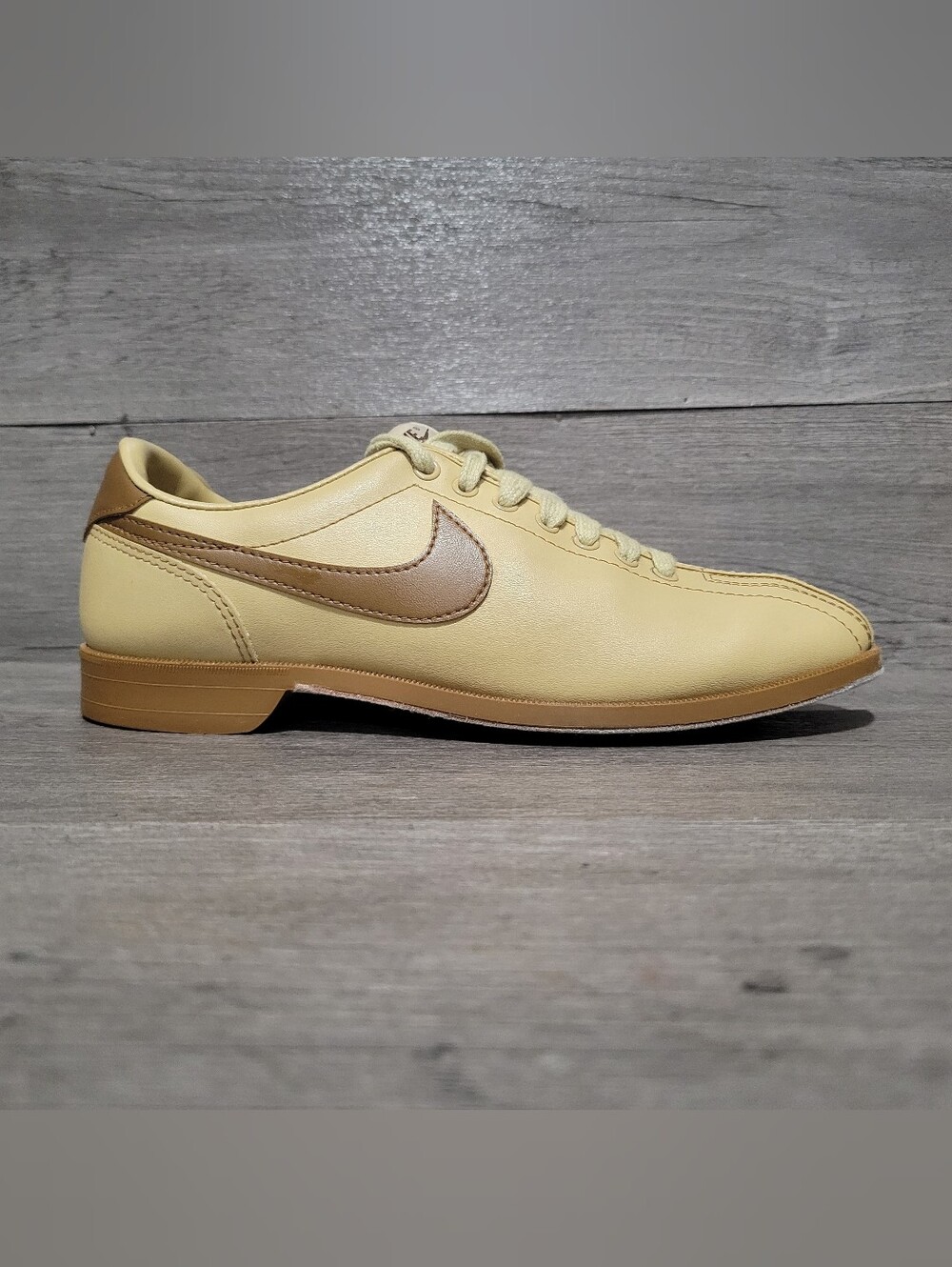 Rare vintage 80's (1983) Nike leather Men's 8.5 bowling shoes 840305SN Brown